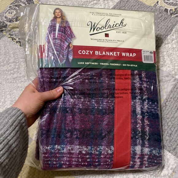 Woolrich boucle plaid cozy blanket wrap with fringe trim - Picture 4 of 8